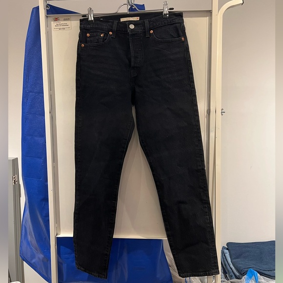 Levi’s Wedgie Straight Fit Jeans - Picture 1 of 3